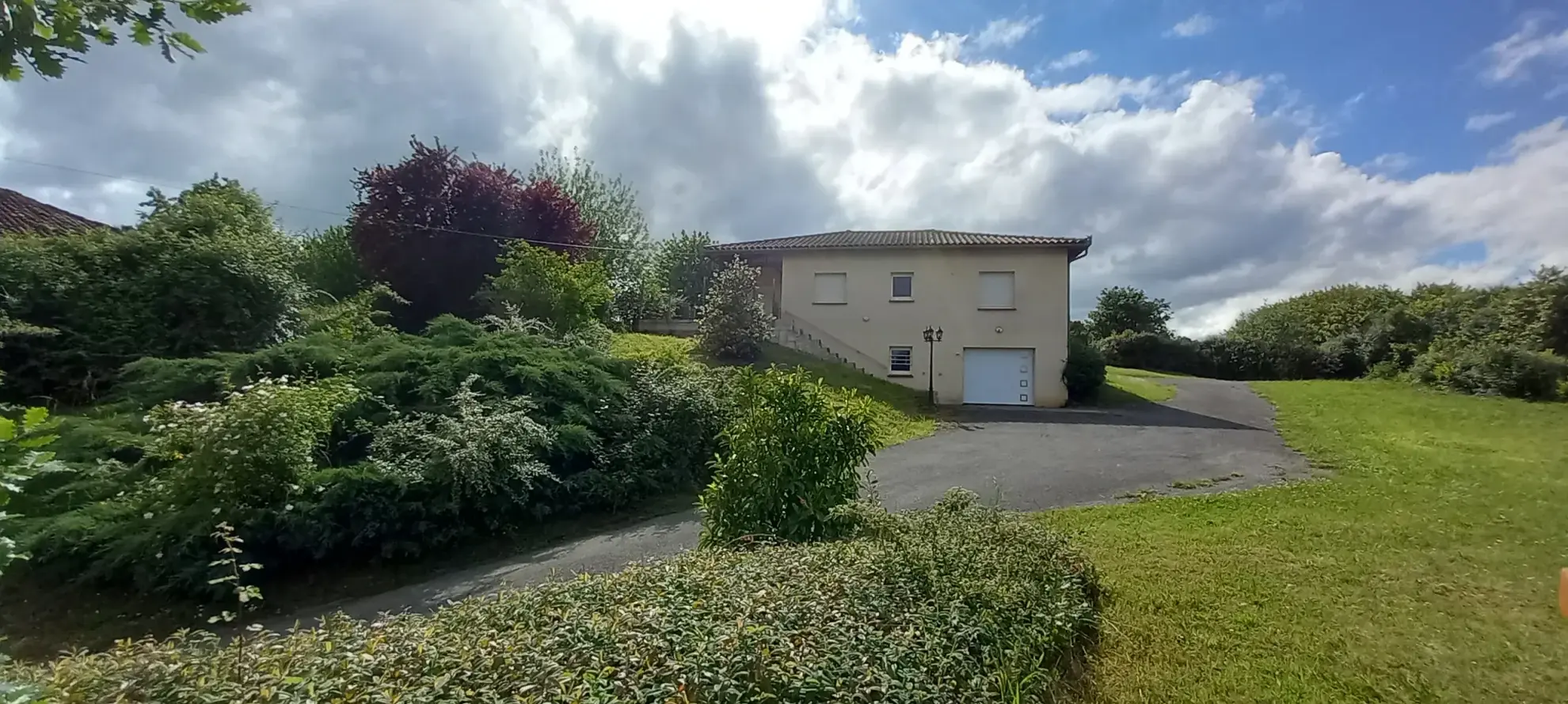 Charmante maison de 98 m² avec vue sur coteaux à Aux-Aussat 