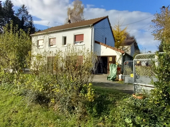 Maison indépendante rénovée de 102 m² avec jardinet clos à St Dizier Leyrenne