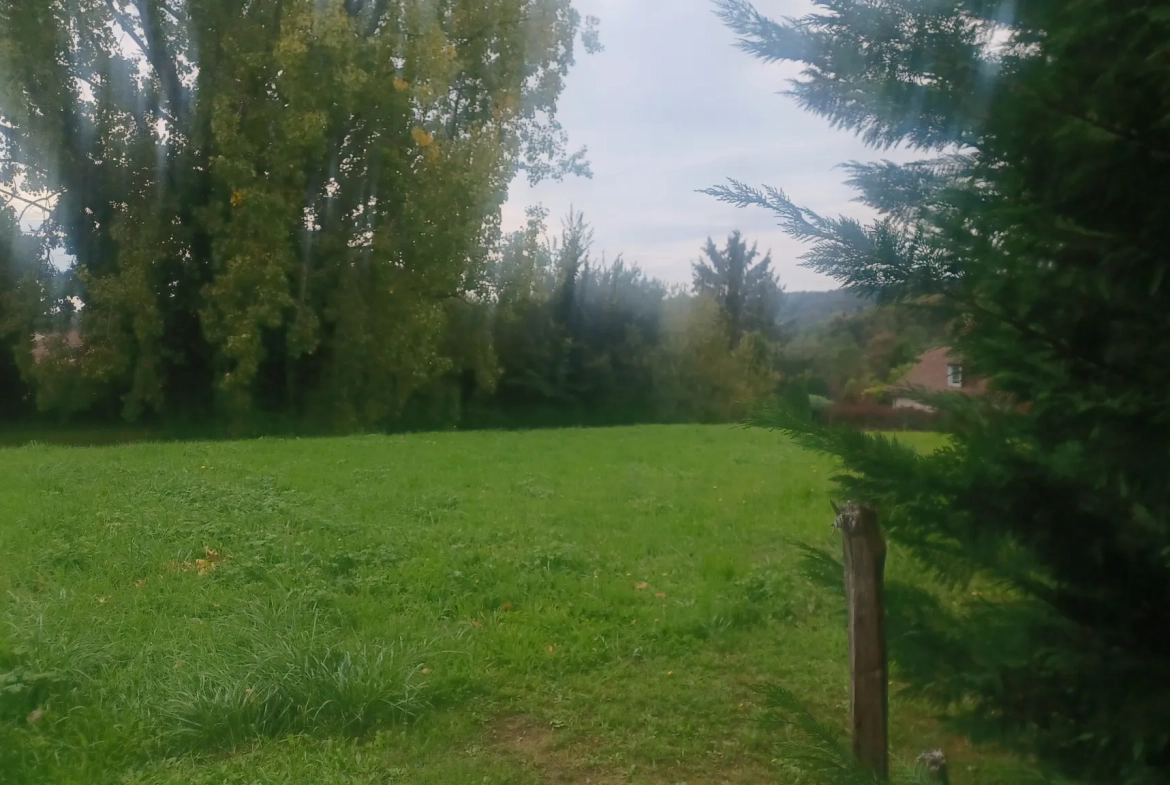 Terrain constructible de 2490 m² à Sarlat, vue campagne et possibilité de bâtir 