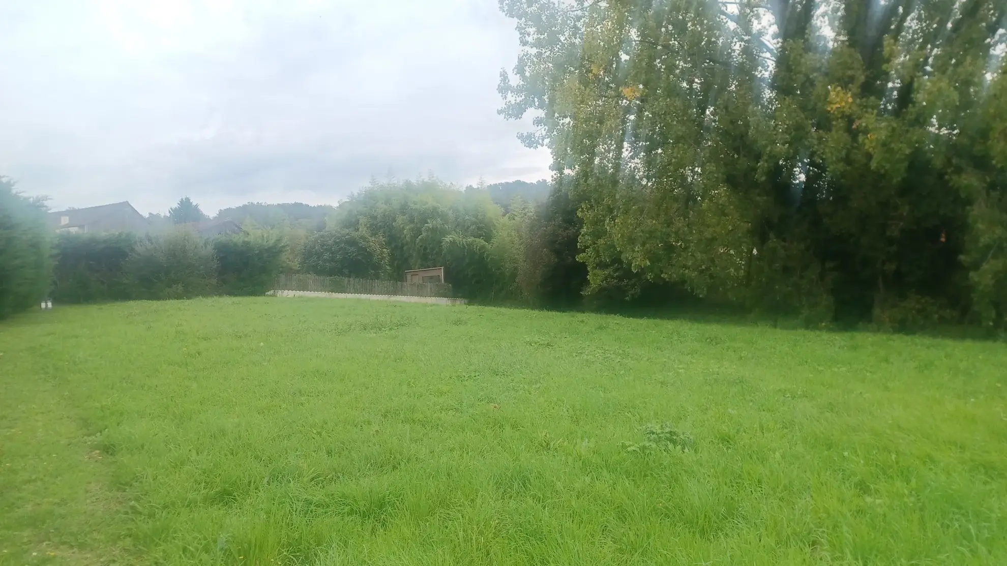 Terrain constructible de 2490 m² à Sarlat, vue campagne et possibilité de bâtir 