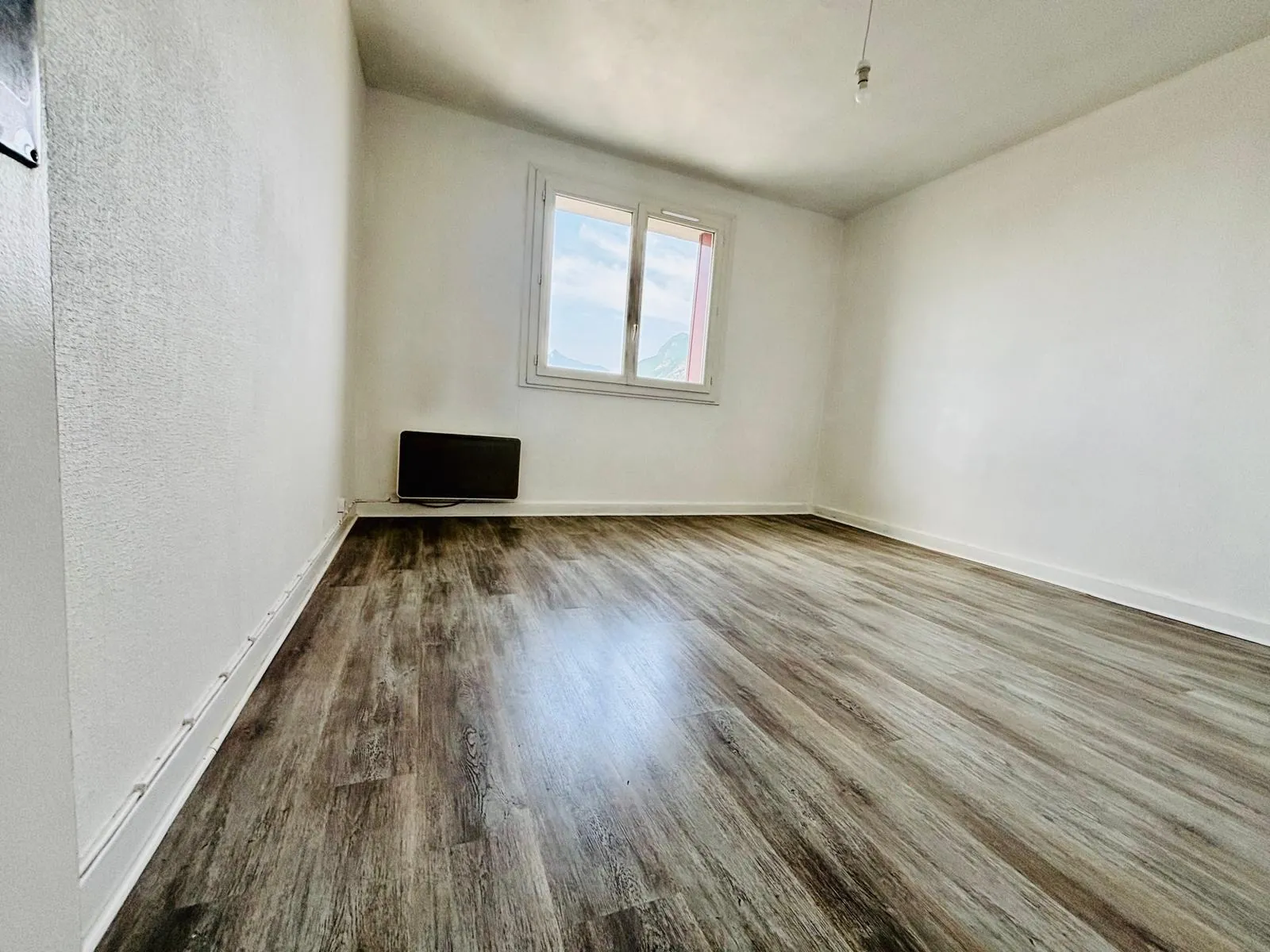 Appartement T2 de 58 m² avec vue panoramique à Grenoble Vallier 