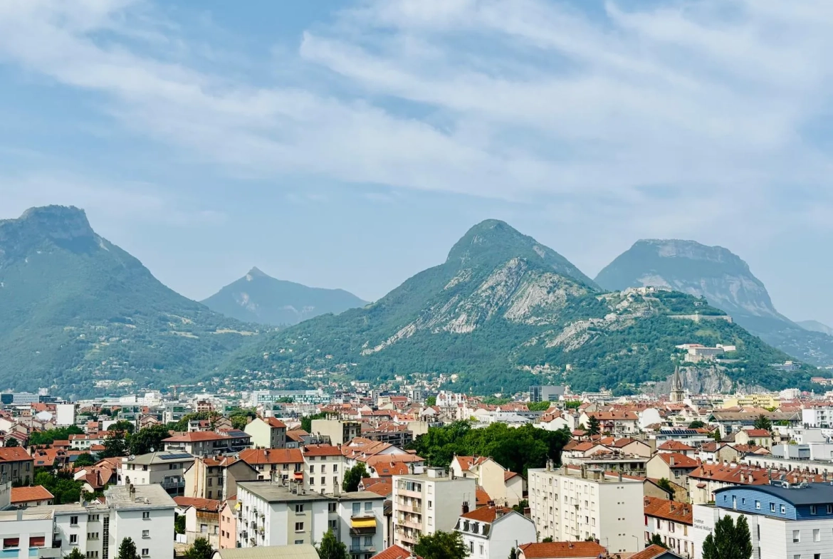 Appartement T2 de 58 m² avec vue panoramique à Grenoble Vallier 