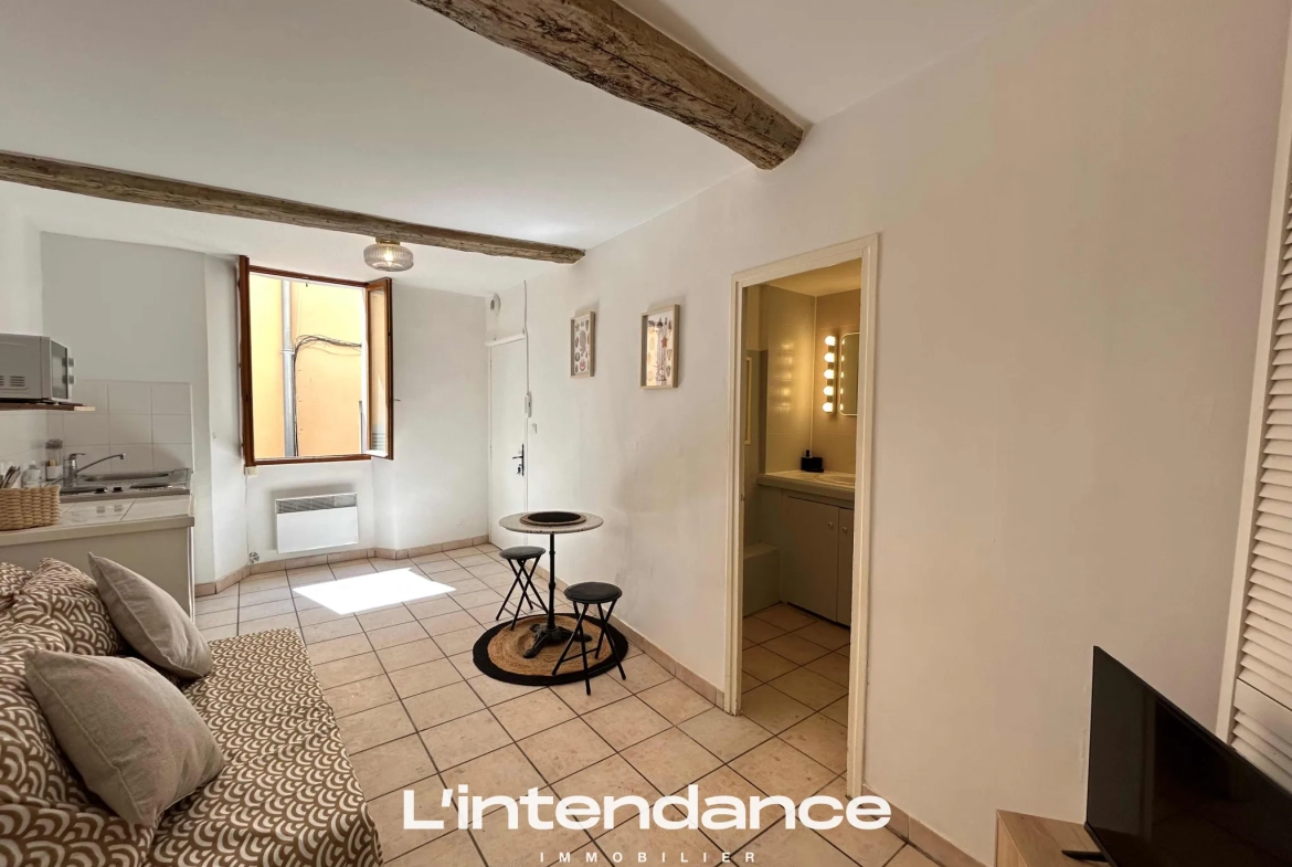 Immeuble à vendre dans le centre historique de Hyères, idéal pour investissement locatif 