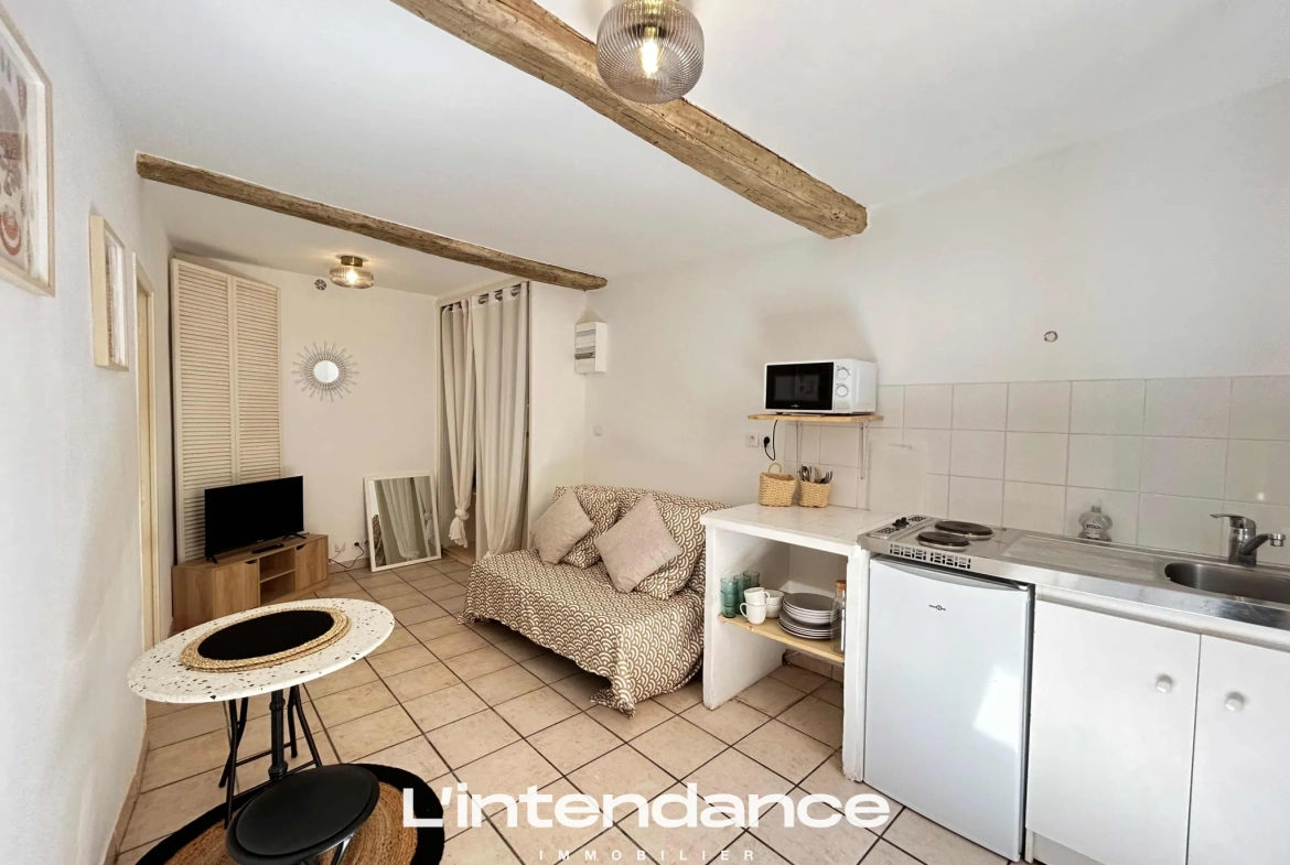 Immeuble à vendre dans le centre historique de Hyères, idéal pour investissement locatif 