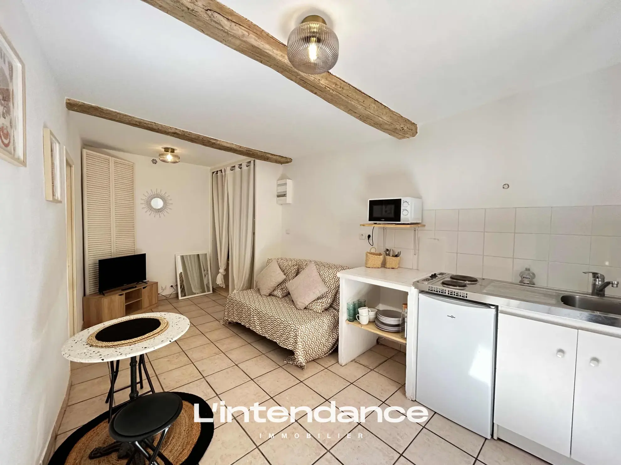 Immeuble à vendre dans le centre historique de Hyères, idéal pour investissement locatif 