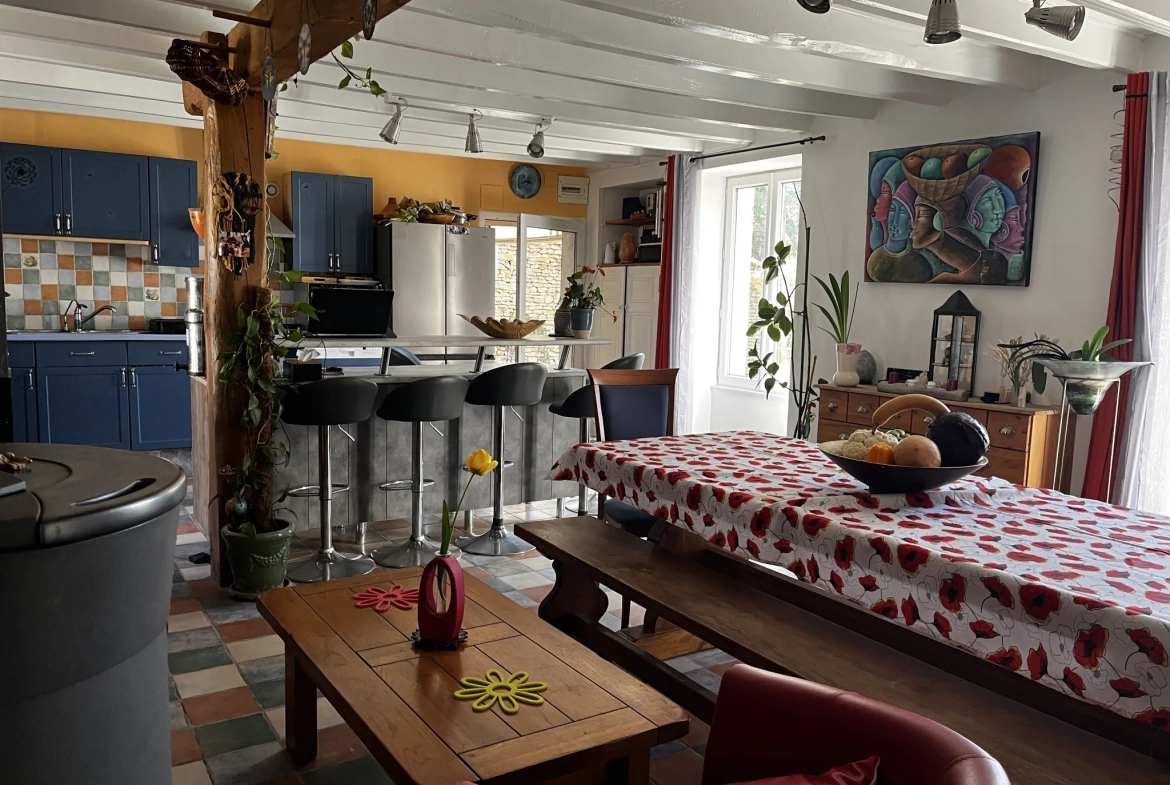 Maison rénovée avec gîte et dépendances à Mirebeau (86) - Vie à la campagne 