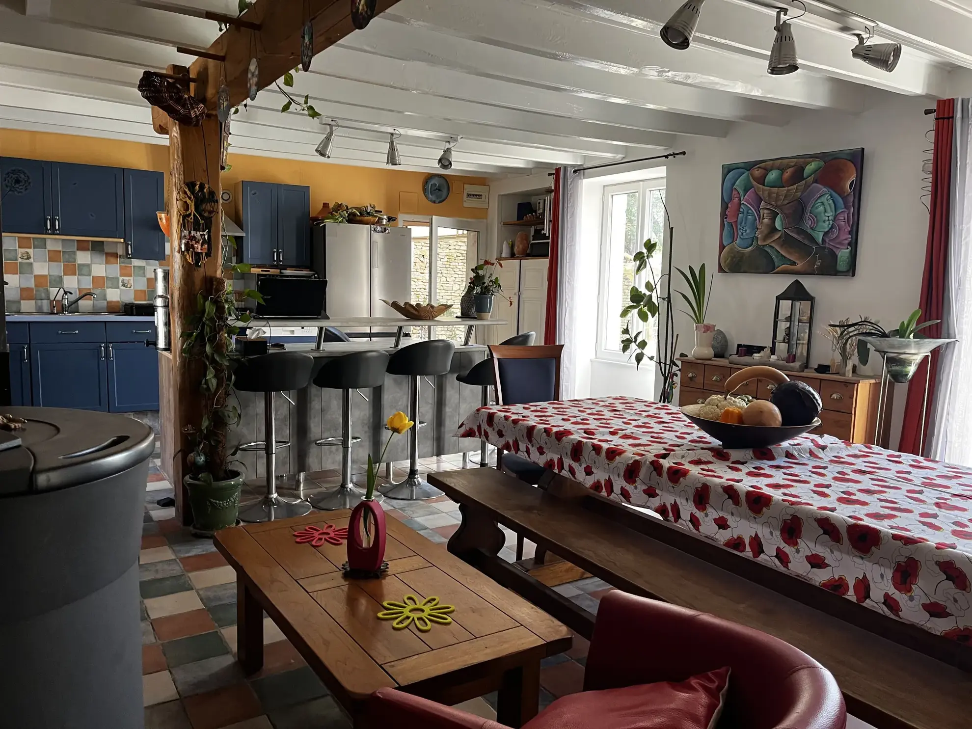 Maison rénovée avec gîte et dépendances à Mirebeau (86) - Vie à la campagne 