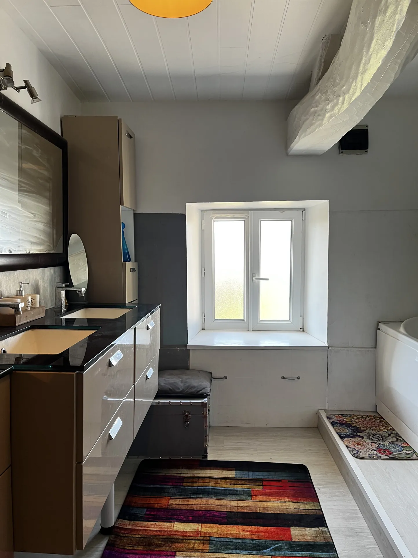 Maison rénovée avec gîte et dépendances à Mirebeau (86) - Vie à la campagne 