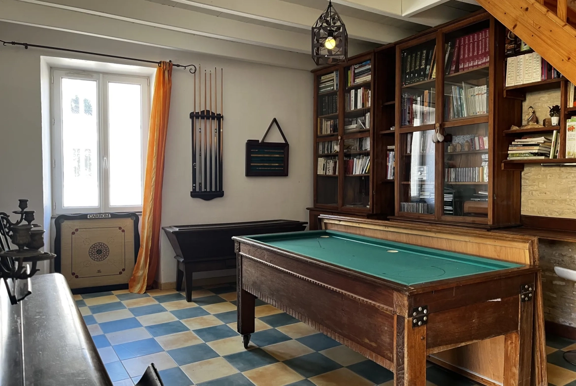 Maison rénovée avec gîte et dépendances à Mirebeau (86) - Vie à la campagne 