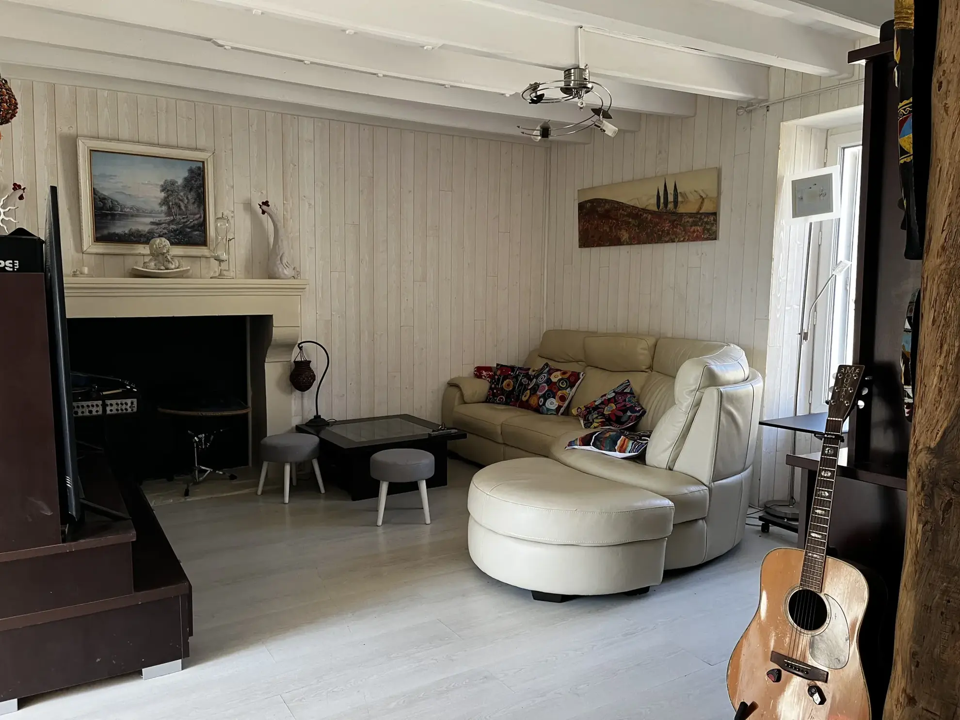 Maison rénovée avec gîte et dépendances à Mirebeau (86) - Vie à la campagne 
