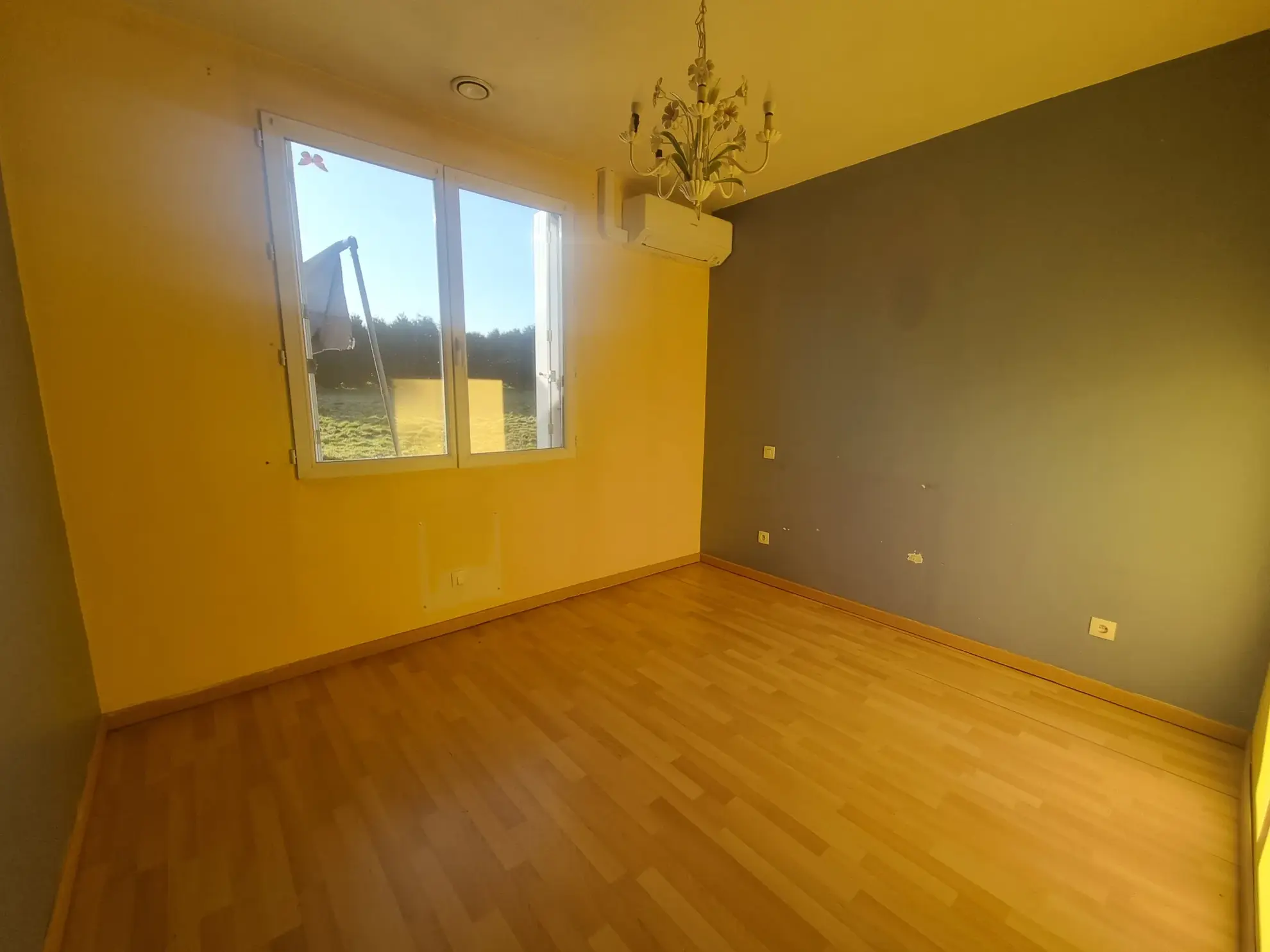 Maison de plain-pied à Mêle-sur-Sarthe avec grand terrain et dépendances 