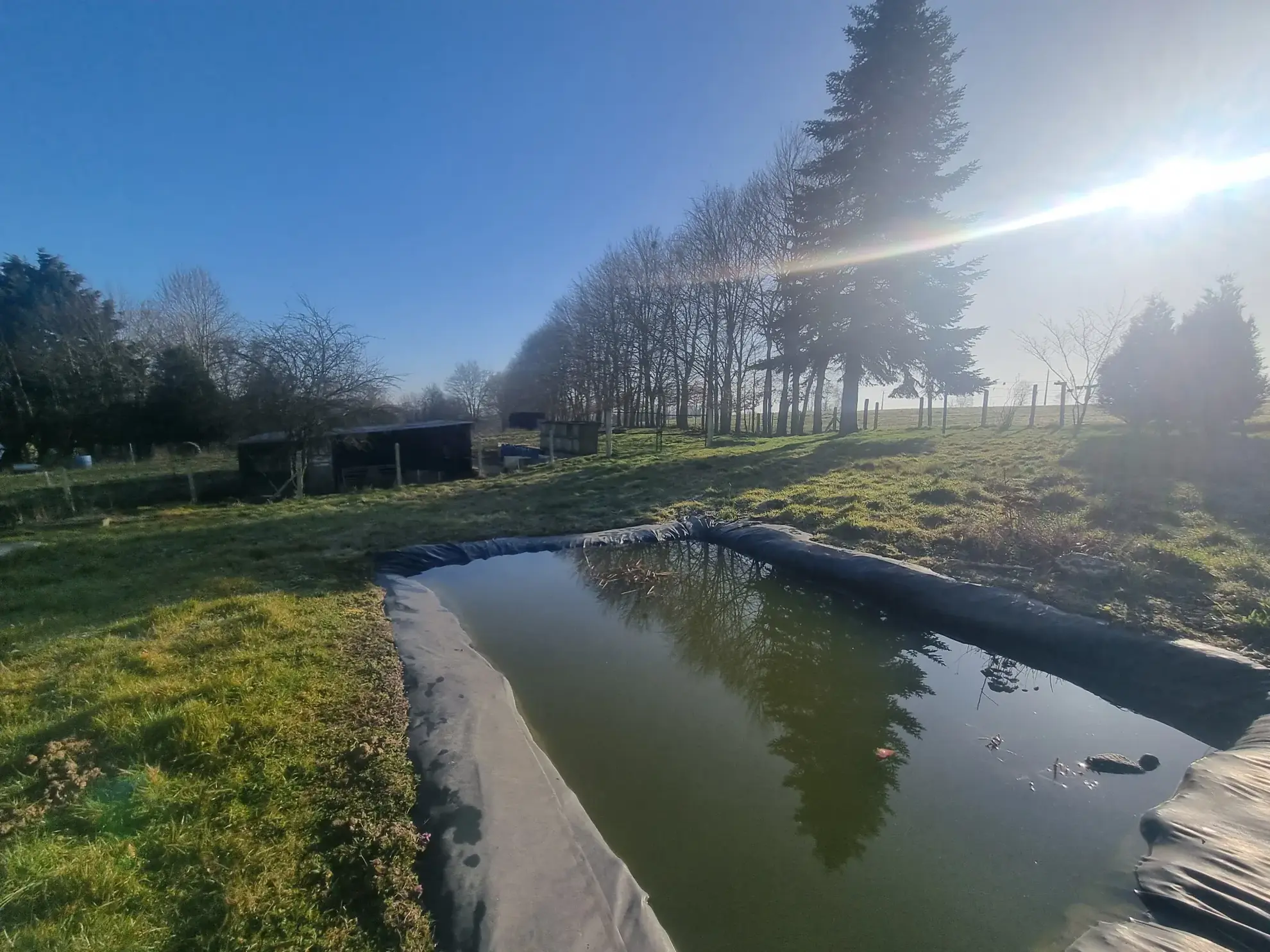 Maison de plain-pied à Mêle-sur-Sarthe avec grand terrain et dépendances 