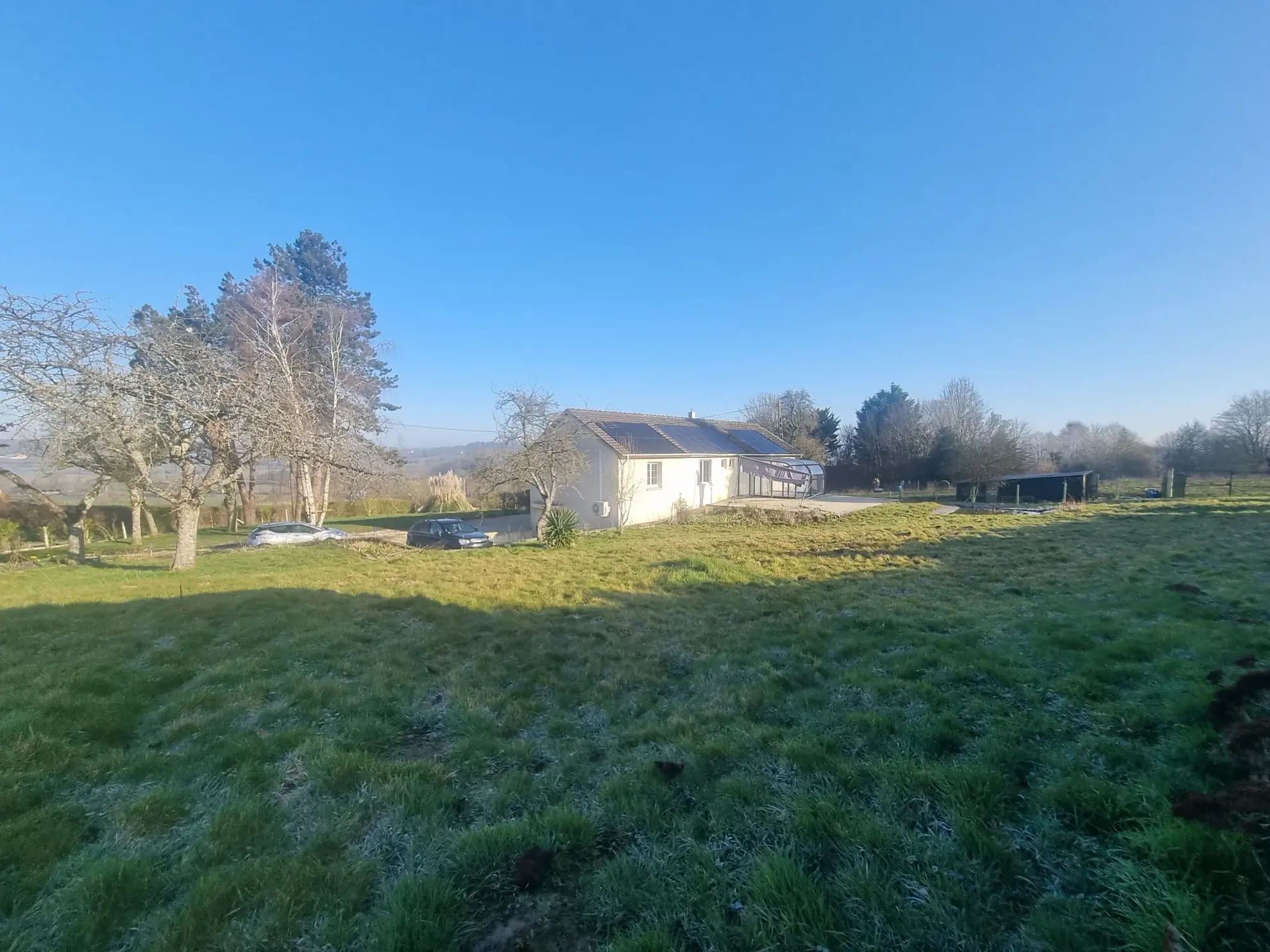 Maison de plain-pied à Mêle-sur-Sarthe avec grand terrain et dépendances 