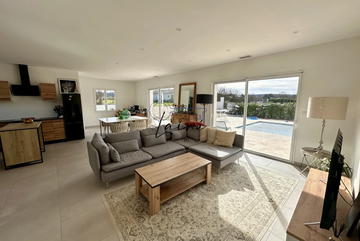 Maison moderne de plain-pied avec piscine à 15 km de Bergerac 