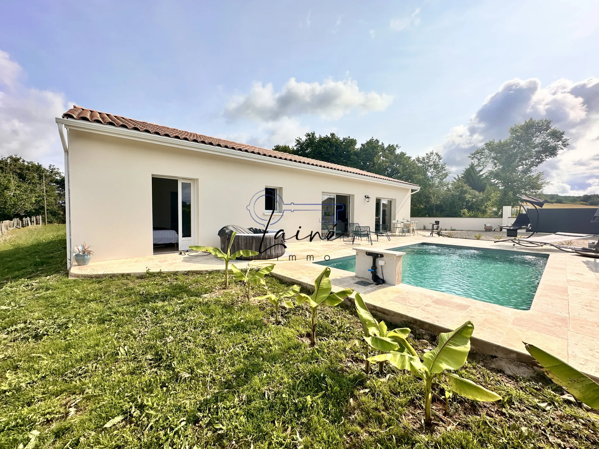 À vendre maison de plain-pied avec piscine à 15 km de Bergerac, secteur recherché 