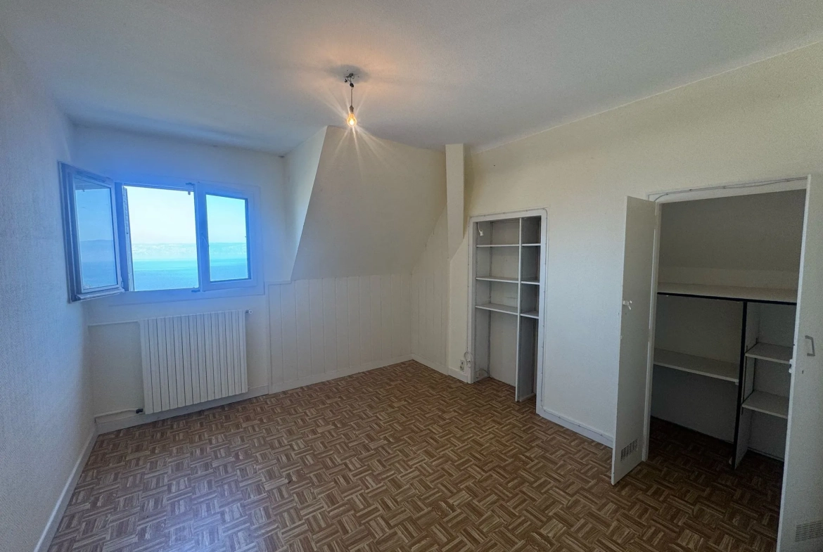 Appartement T3 à Lugrin avec Vue Lac, 2 Parkings, à Rénover 