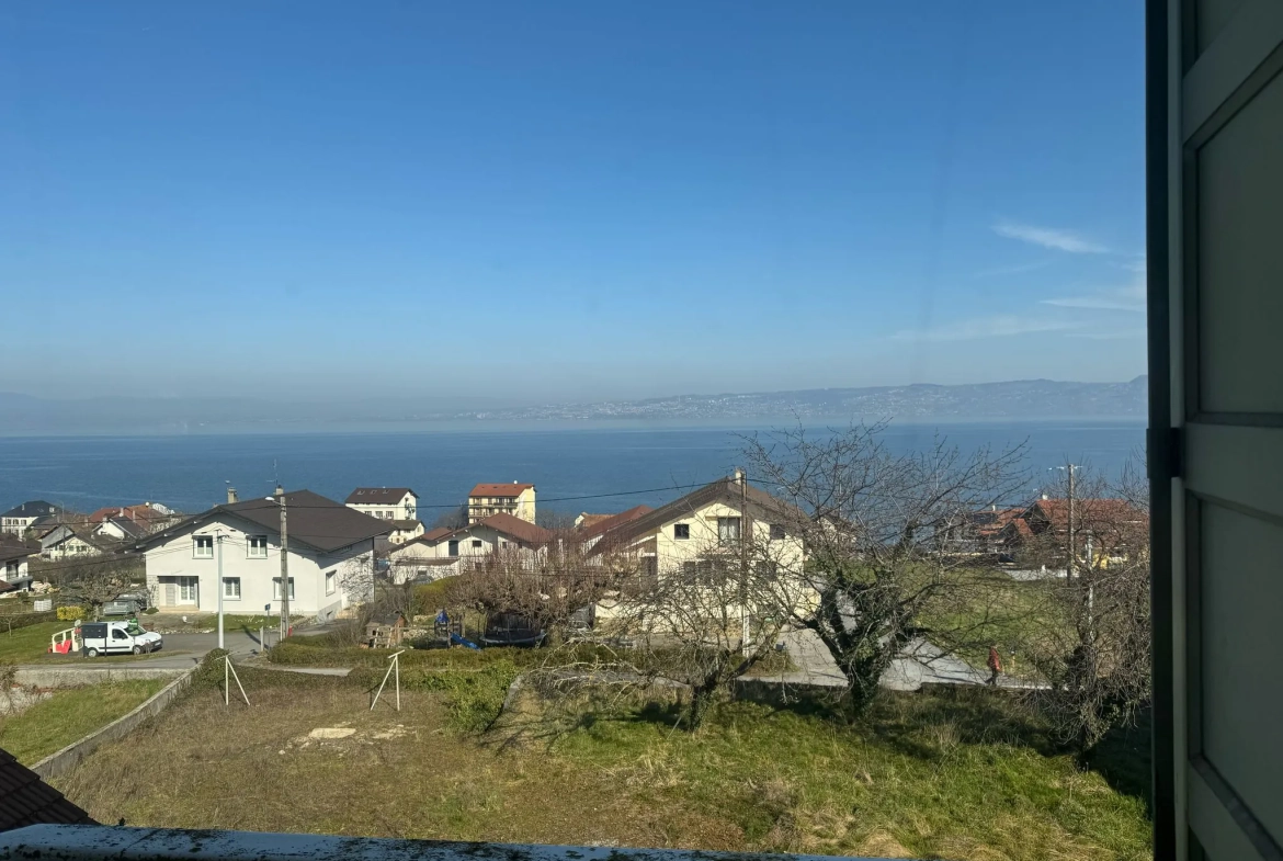 Appartement T3 à Lugrin avec Vue Lac, 2 Parkings, à Rénover 