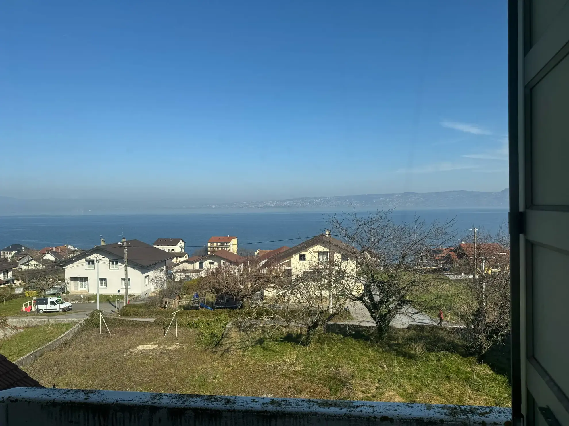 Appartement T3 à Lugrin avec Vue Lac, 2 Parkings, à Rénover 