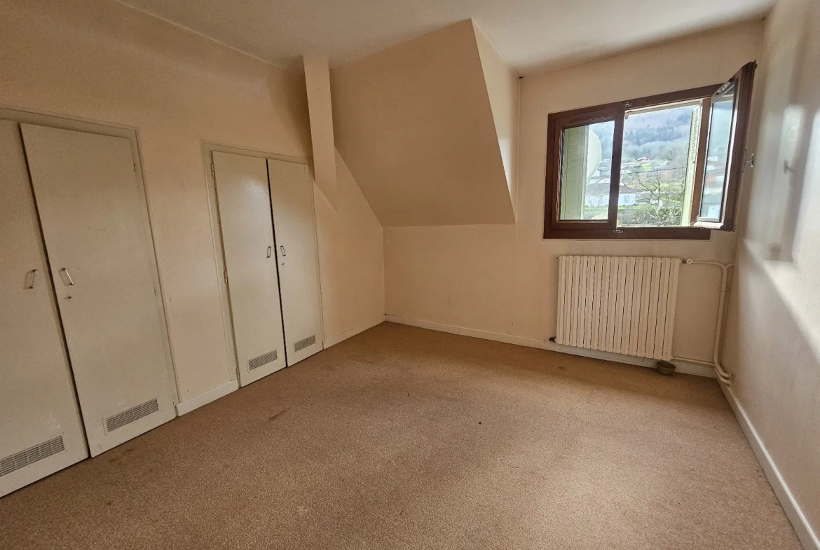 Appartement T3 à Lugrin avec Vue Lac, 2 Parkings, à Rénover 