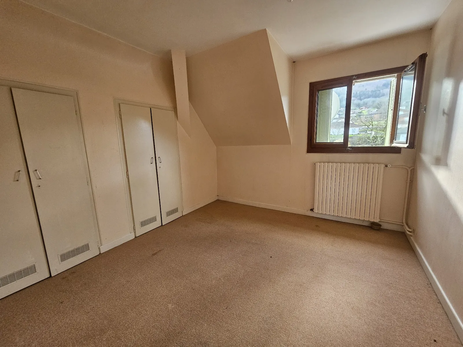 Appartement T3 à Lugrin avec Vue Lac, 2 Parkings, à Rénover 