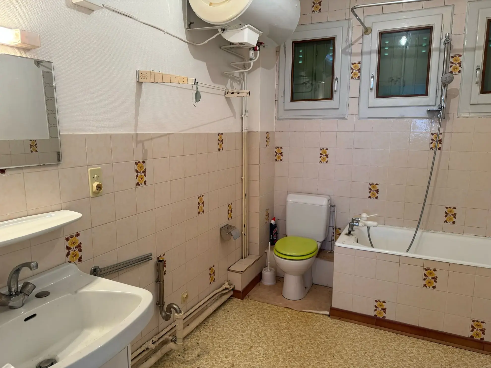 Appartement T3 à Lugrin avec Vue Lac, 2 Parkings, à Rénover 