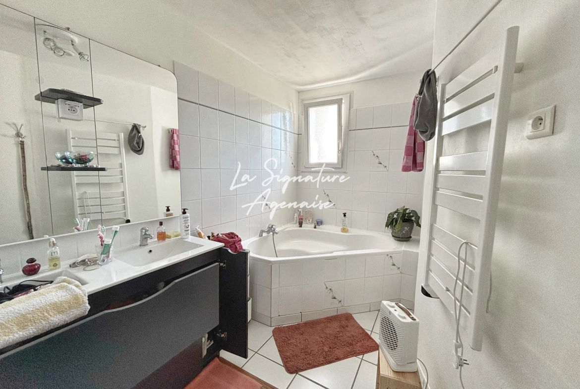 Maison spacieuse avec piscine, 3 chambres et dépendance à Le Passage 