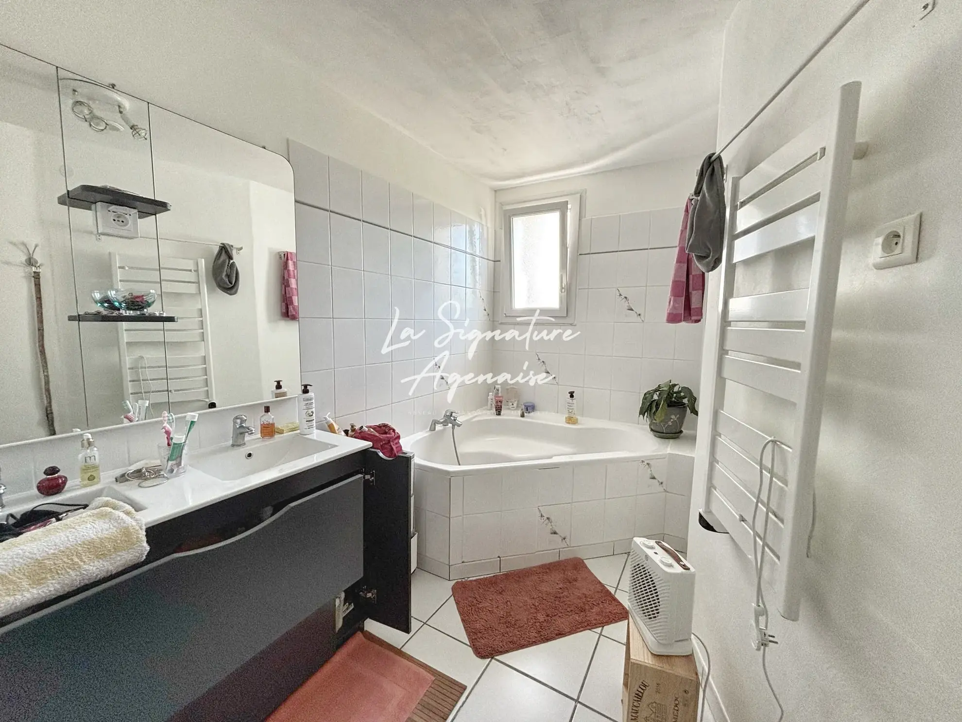 Maison spacieuse avec piscine, 3 chambres et dépendance à Le Passage 