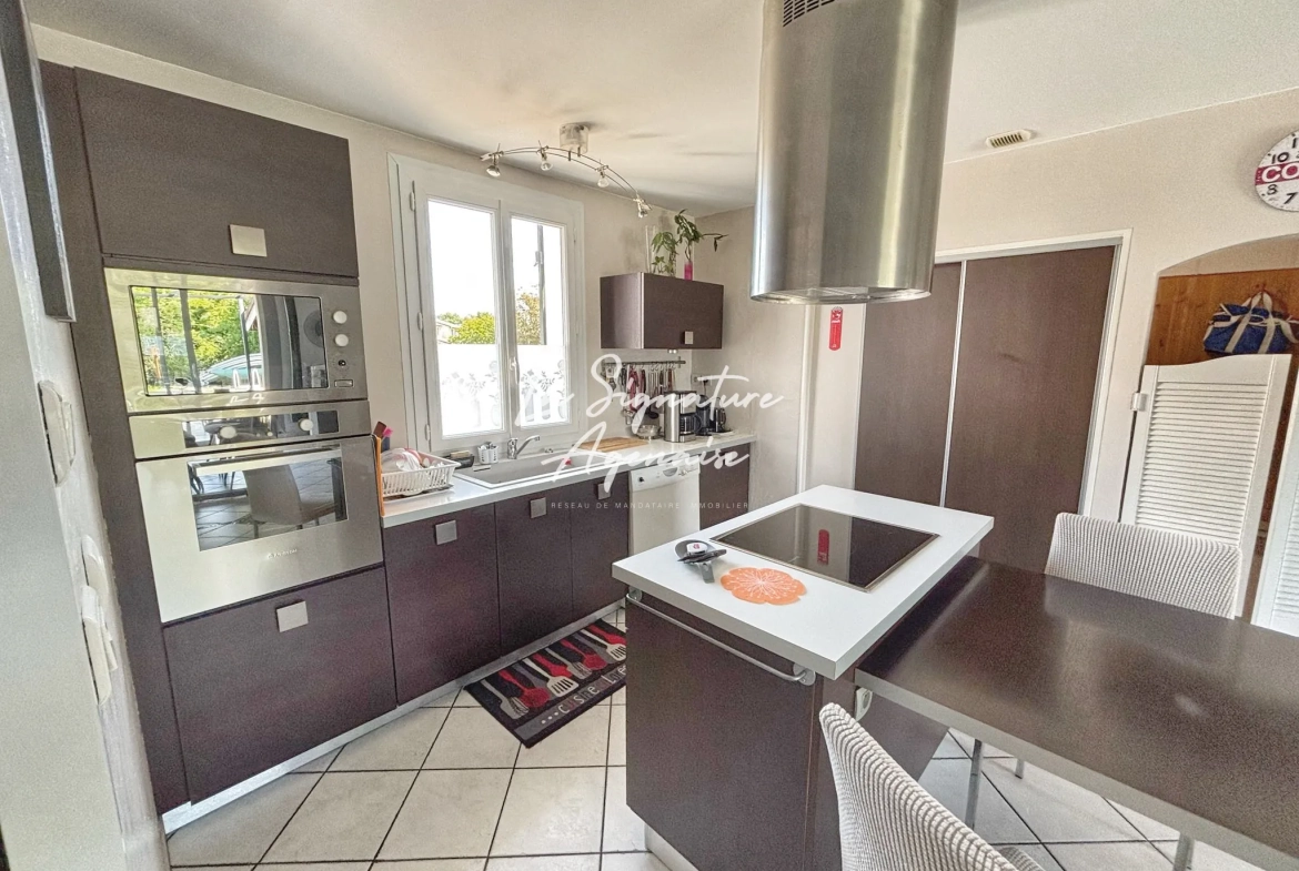 Maison spacieuse avec piscine, 3 chambres et dépendance à Le Passage 
