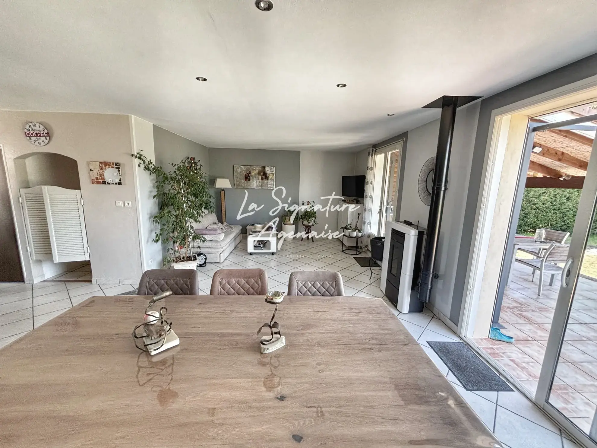 Maison spacieuse avec piscine, 3 chambres et dépendance à Le Passage 
