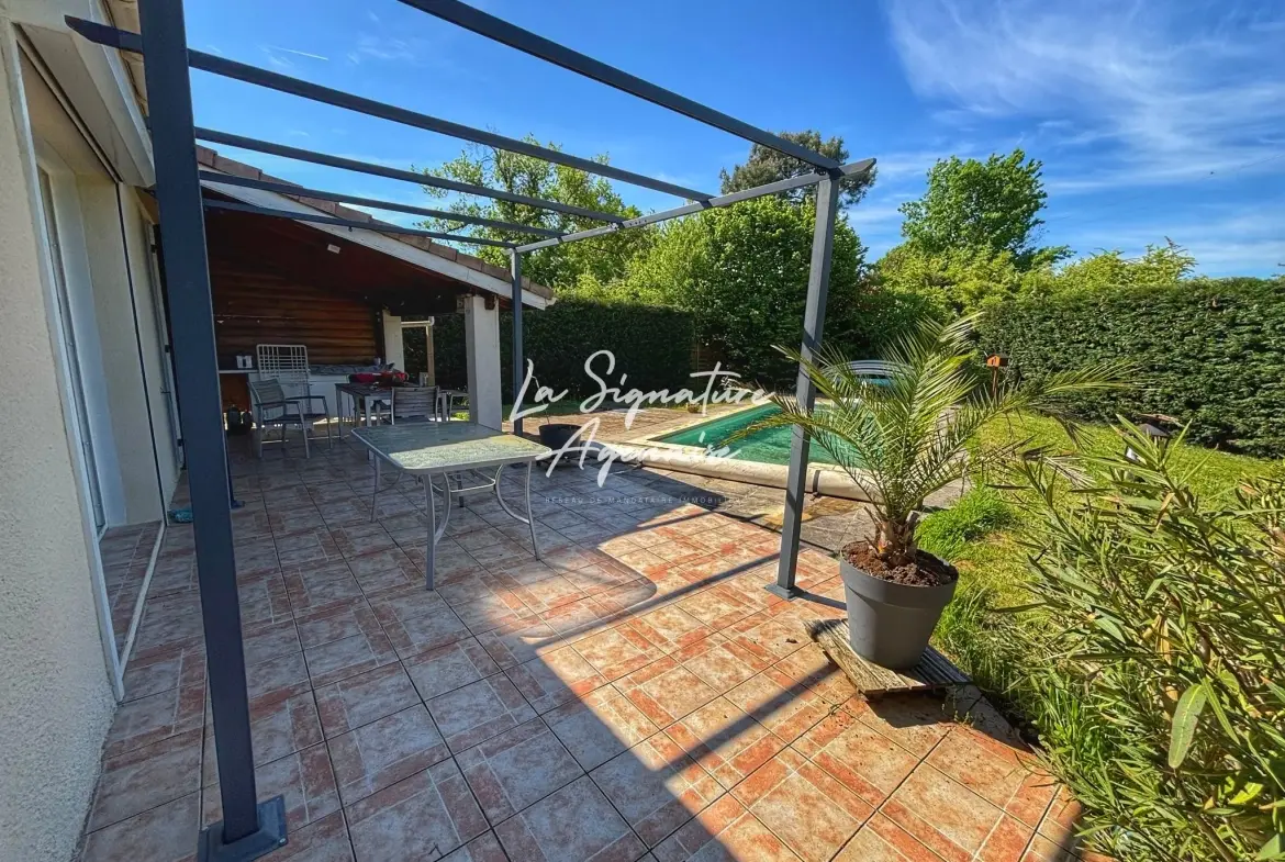 Maison spacieuse avec piscine, 3 chambres et dépendance à Le Passage 