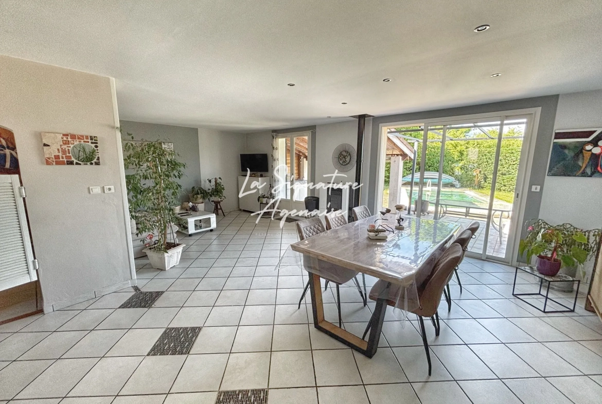 Maison spacieuse avec piscine, 3 chambres et dépendance à Le Passage 