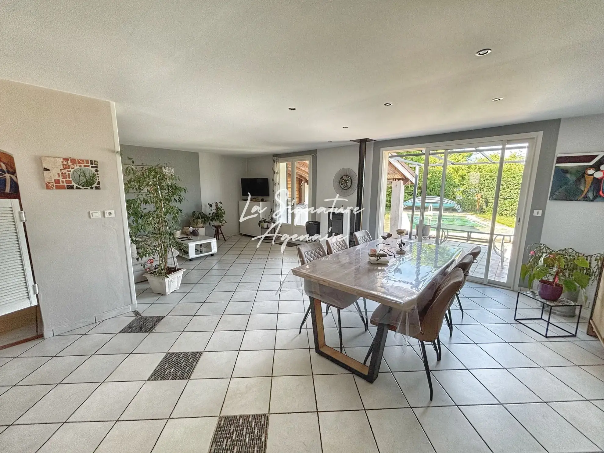 Maison spacieuse avec piscine, 3 chambres et dépendance à Le Passage 