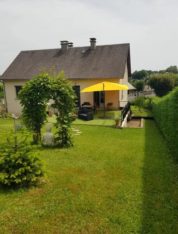 Maison rénovée à Egletons en Corrèze avec terrasse, jardin et grand potentiel d'aménagement 