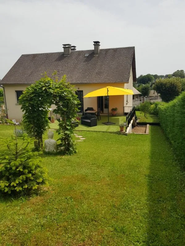 Maison rénovée à Egletons en Corrèze avec terrasse, jardin et grand potentiel d'aménagement 