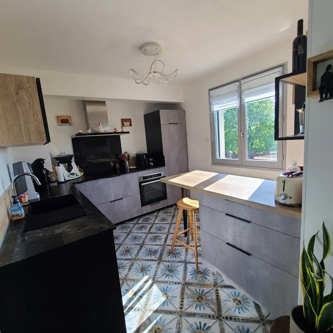 Maison rénovée à Egletons en Corrèze avec terrasse, jardin et grand potentiel d'aménagement 