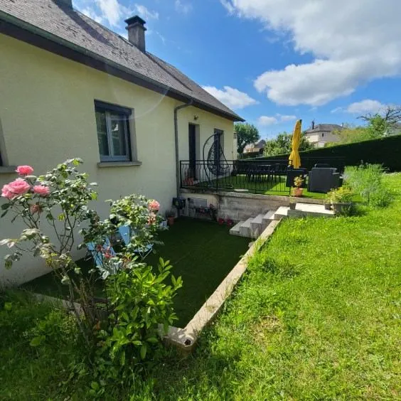 Maison rénovée à Egletons en Corrèze avec terrasse, jardin et grand potentiel d'aménagement 