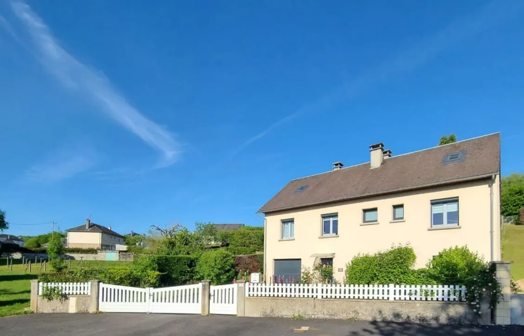 Maison rénovée à Egletons en Corrèze avec terrasse, jardin et grand potentiel d'aménagement