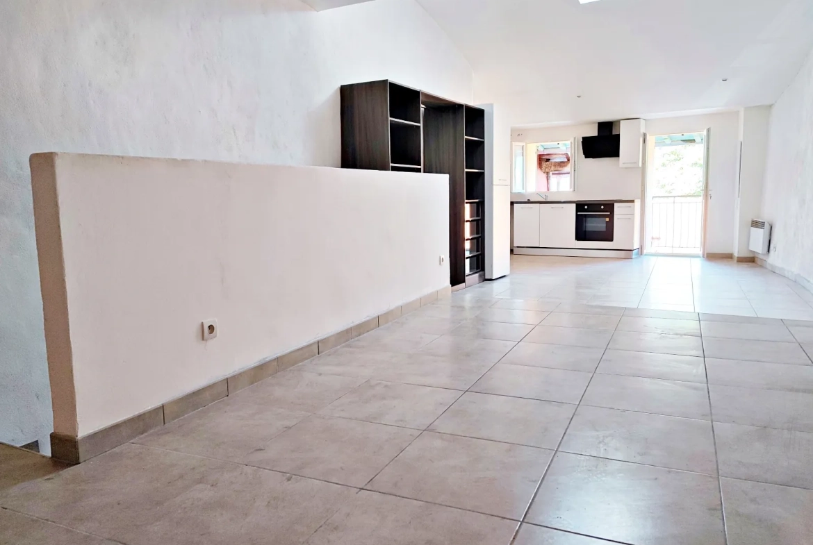 Maison de village rénovée à vendre à Belvédère avec appartements indépendants et vue montagne 