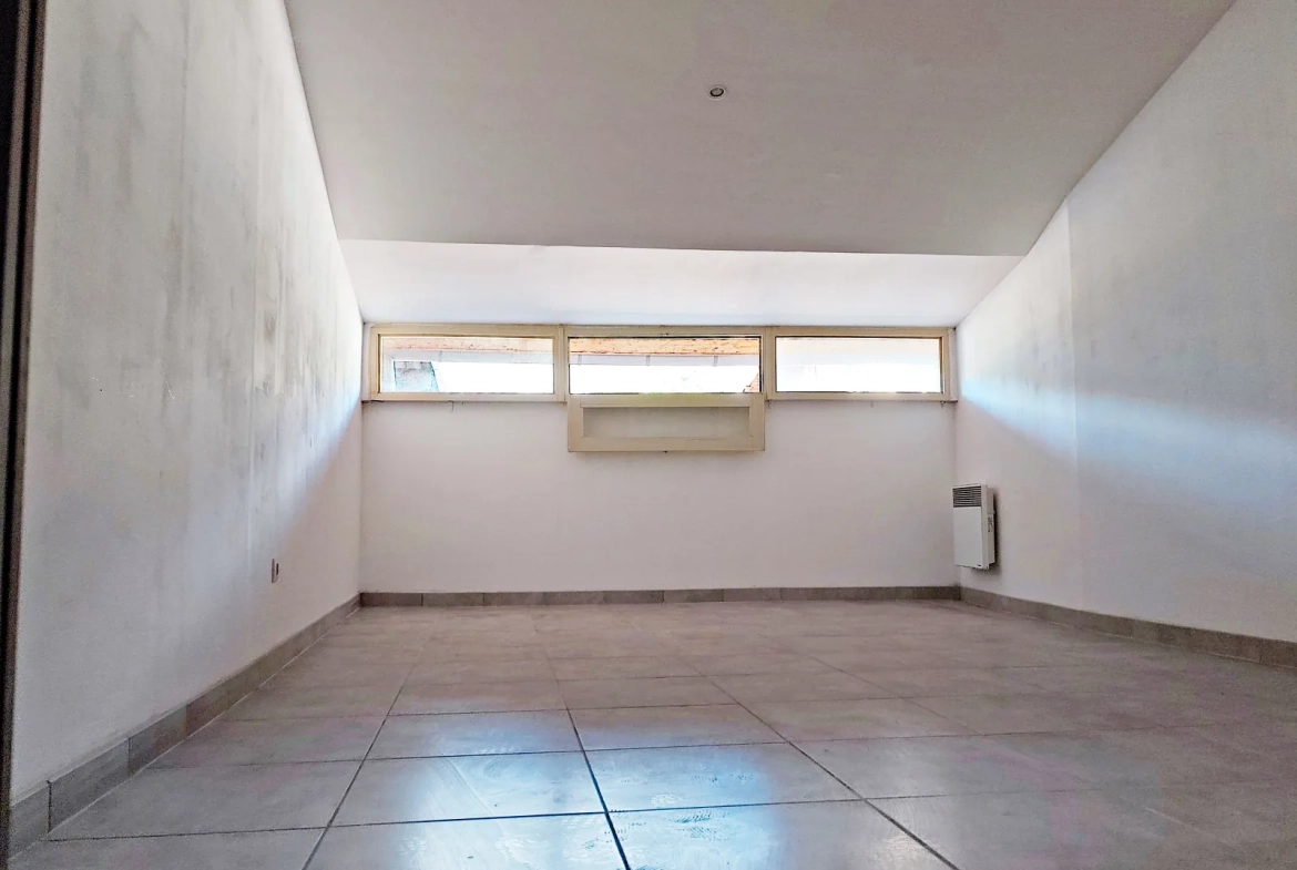 Maison de village rénovée à vendre à Belvédère avec appartements indépendants et vue montagne 
