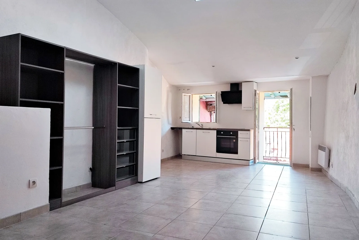 Maison de village rénovée à vendre à Belvédère avec appartements indépendants et vue montagne 