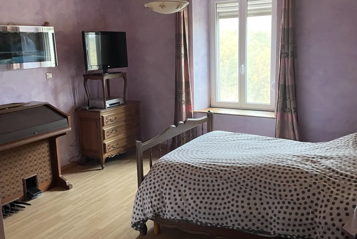 Maison familiale à Vittel, 5 chambres, garage, terrain, chauffage mixte à 20 min de Vittel 