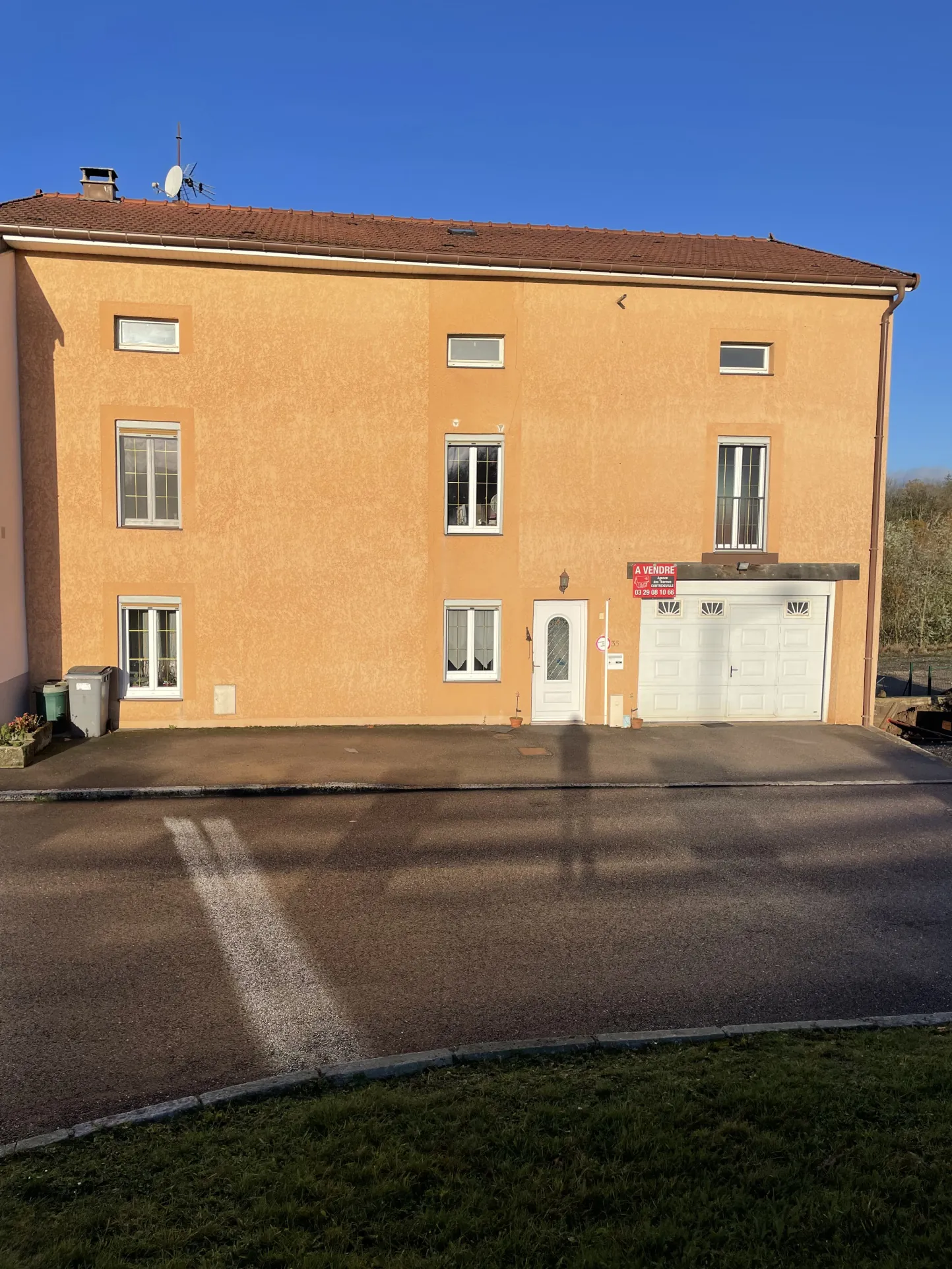 Maison familiale à Vittel, 5 chambres, garage, terrain, chauffage mixte à 20 min de Vittel 