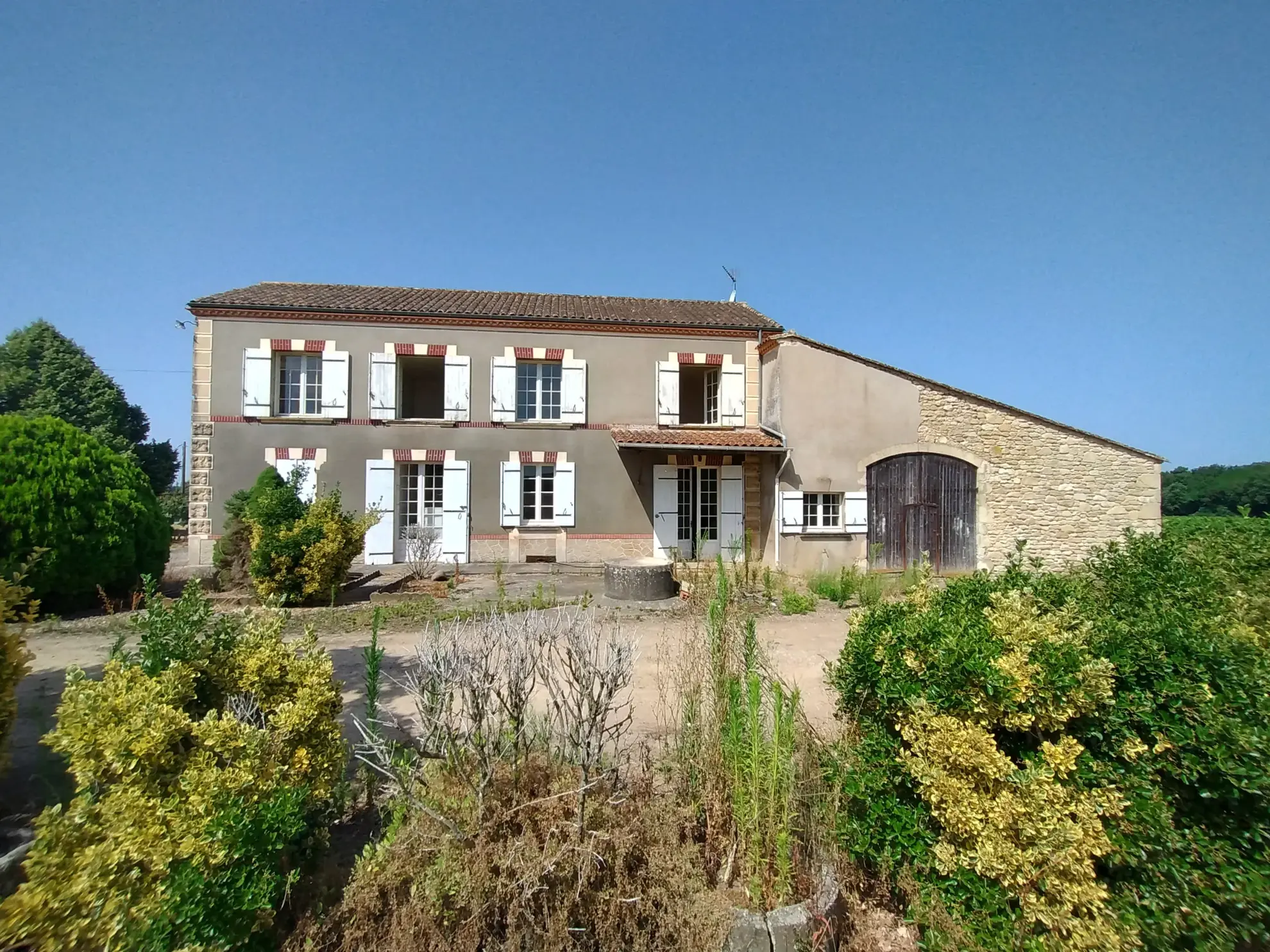Belle ferme viticole à rénover à Caplong - 234 m² avec terrain de 6095 m² 