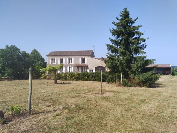 Belle ferme viticole à rénover à Caplong - 234 m² avec terrain de 6095 m²