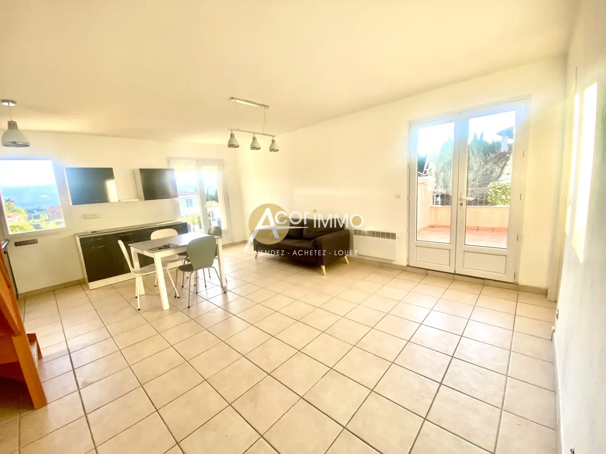 Appartement T3 à vendre à Sanary-sur-Mer avec terrasse et parking privé 