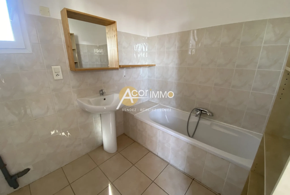 Appartement T3 à vendre à Sanary-sur-Mer avec terrasse et parking privé 