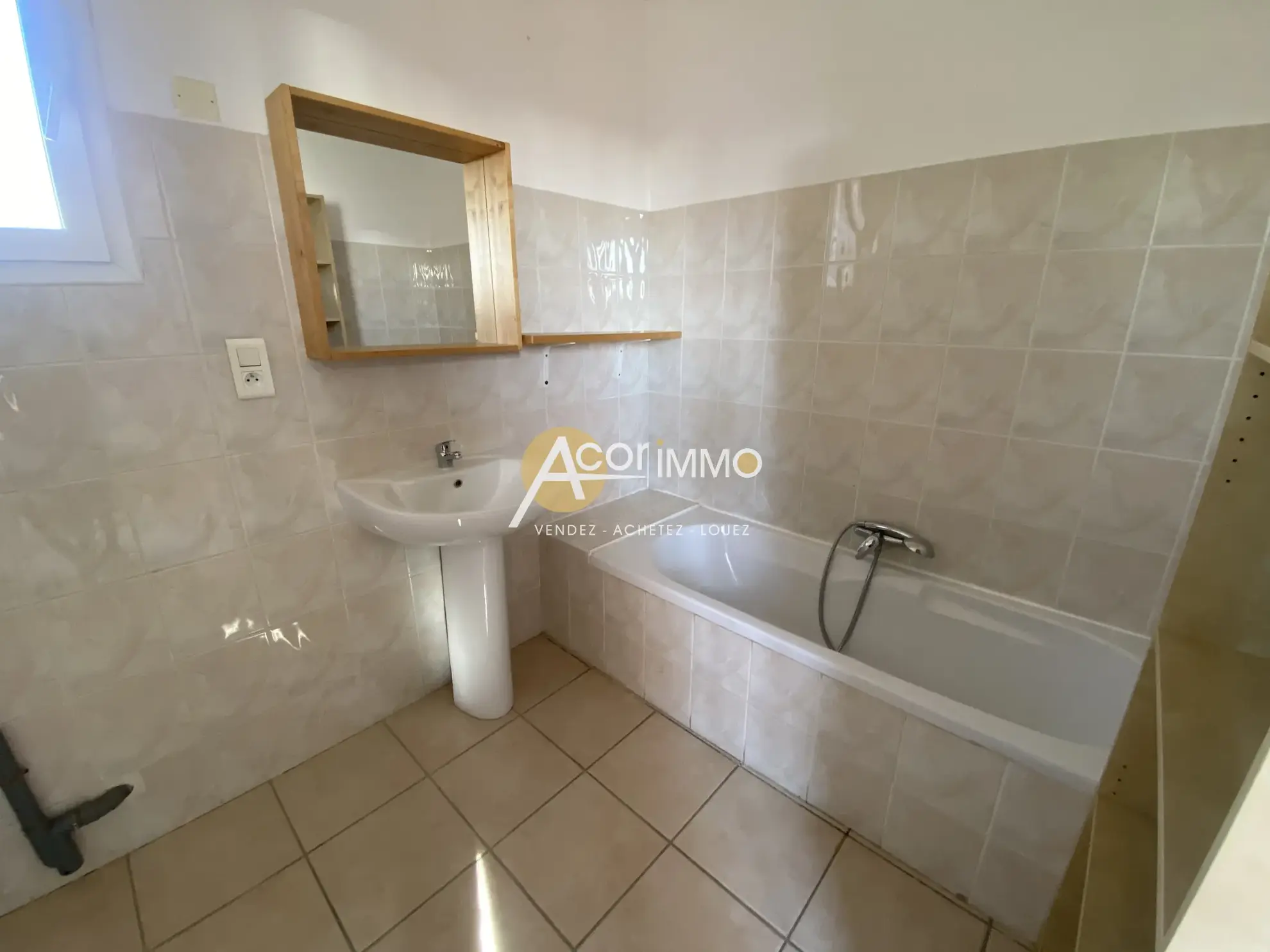 Appartement T3 à vendre à Sanary-sur-Mer avec terrasse et parking privé 