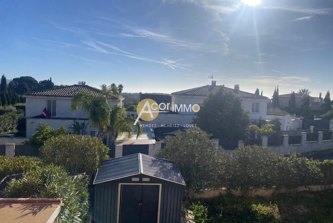 Appartement T3 à vendre à Sanary-sur-Mer avec terrasse et parking privé 