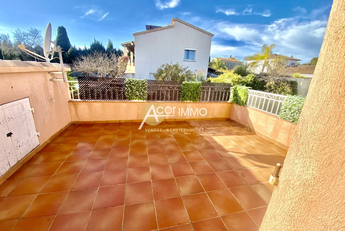Appartement T3 à vendre à Sanary-sur-Mer avec terrasse et parking privé 