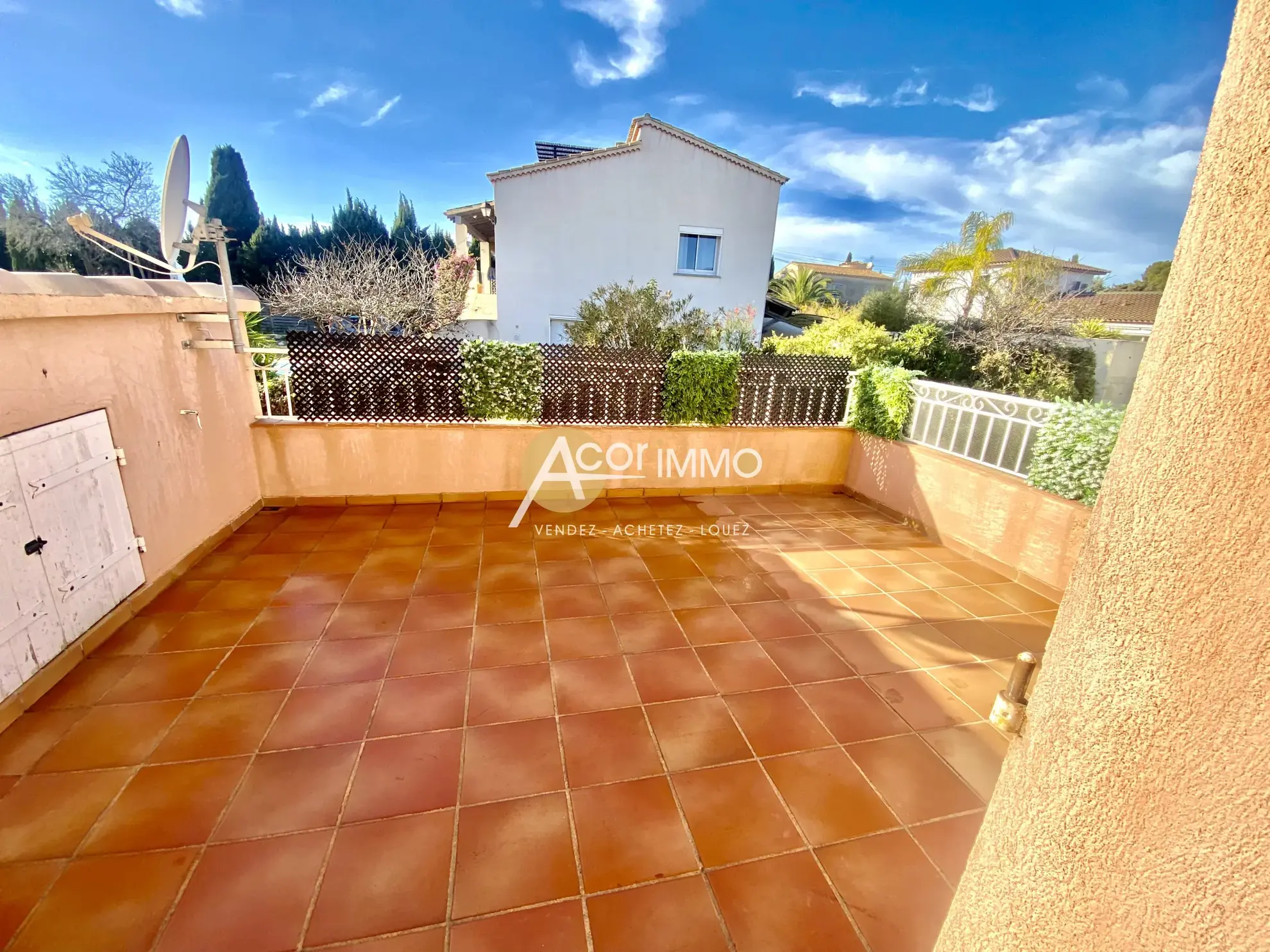 Appartement T3 à vendre à Sanary-sur-Mer avec terrasse et parking privé 